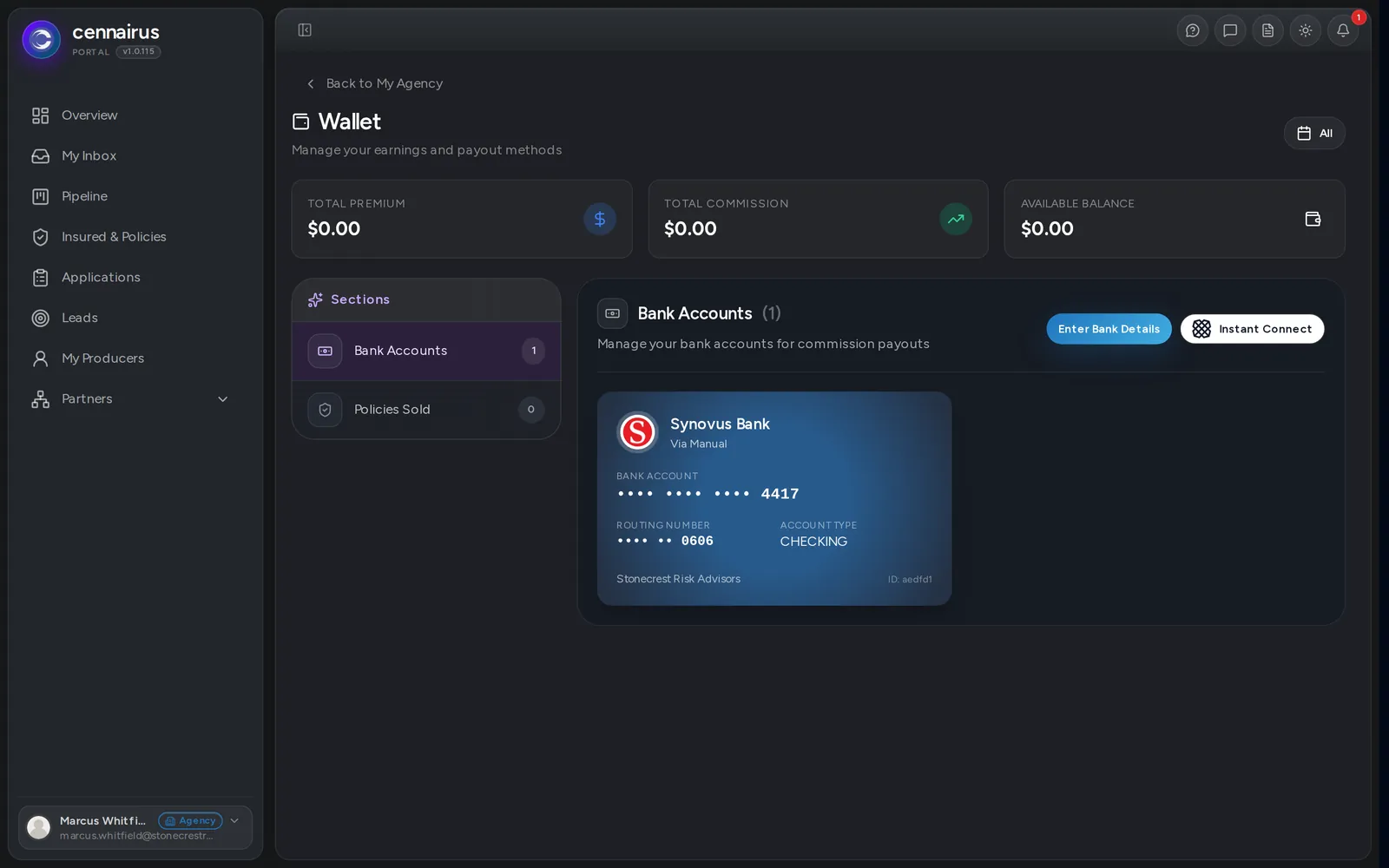 The bank-account connection screen, with manual and instant options.